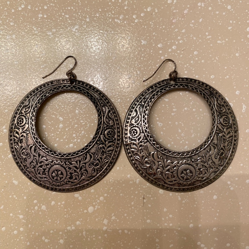 Women’s dangle earrings